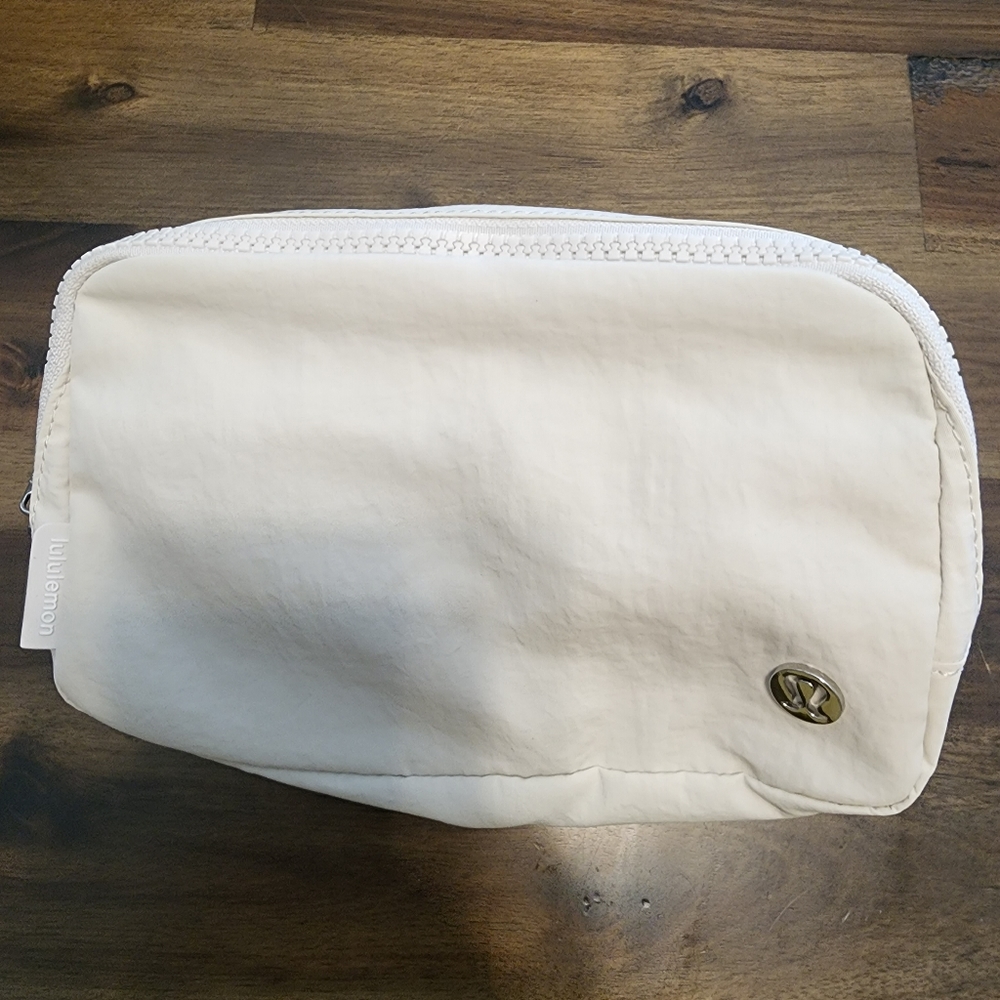 Lululemon everywhere belt bag opal
